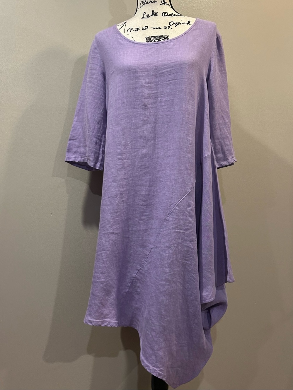 Bryn Walker Light Linen Naida Round Neck 3/4 Sleeve Asymmetric Hem Tunic